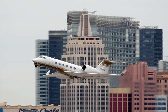 Exterior View of Gulfstream G350 | Stratos Jets