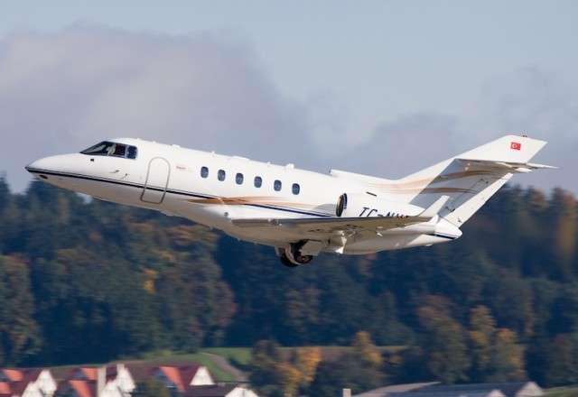 Hawker 800XP private jet charters