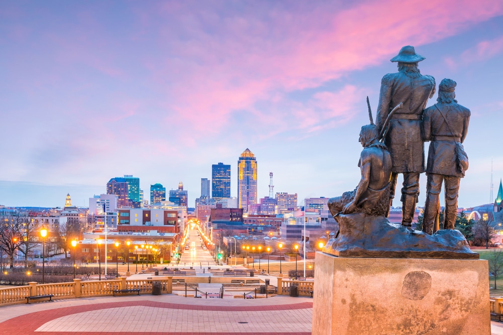 The skyline of Des Moines, Iowa at dusk.