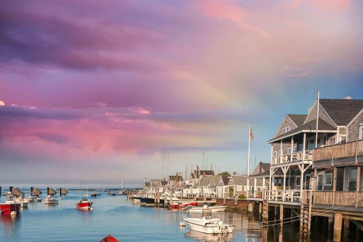 picture of nantucket shoreline with beautiful sunset