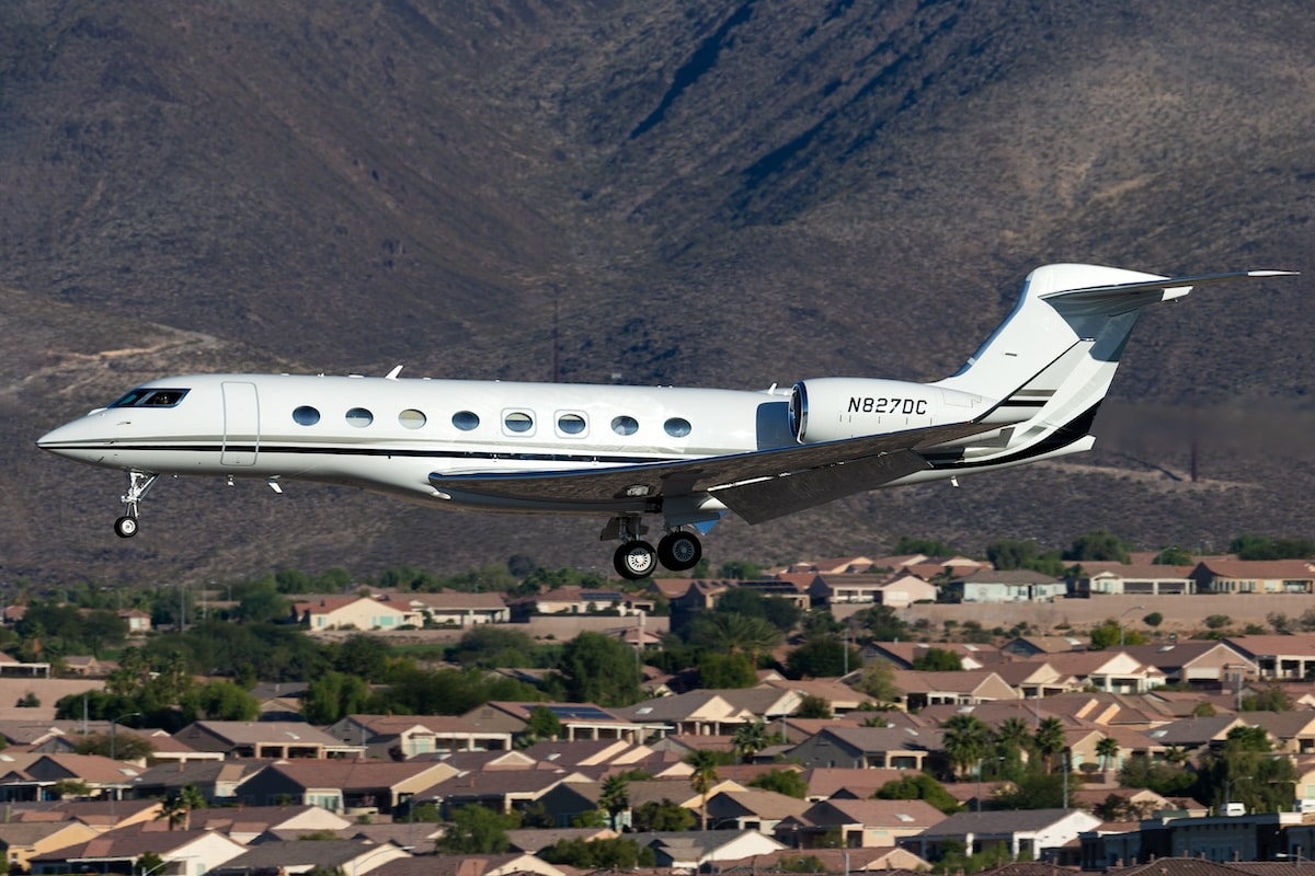 A Gulfstream G650 flies above Las Vegas.