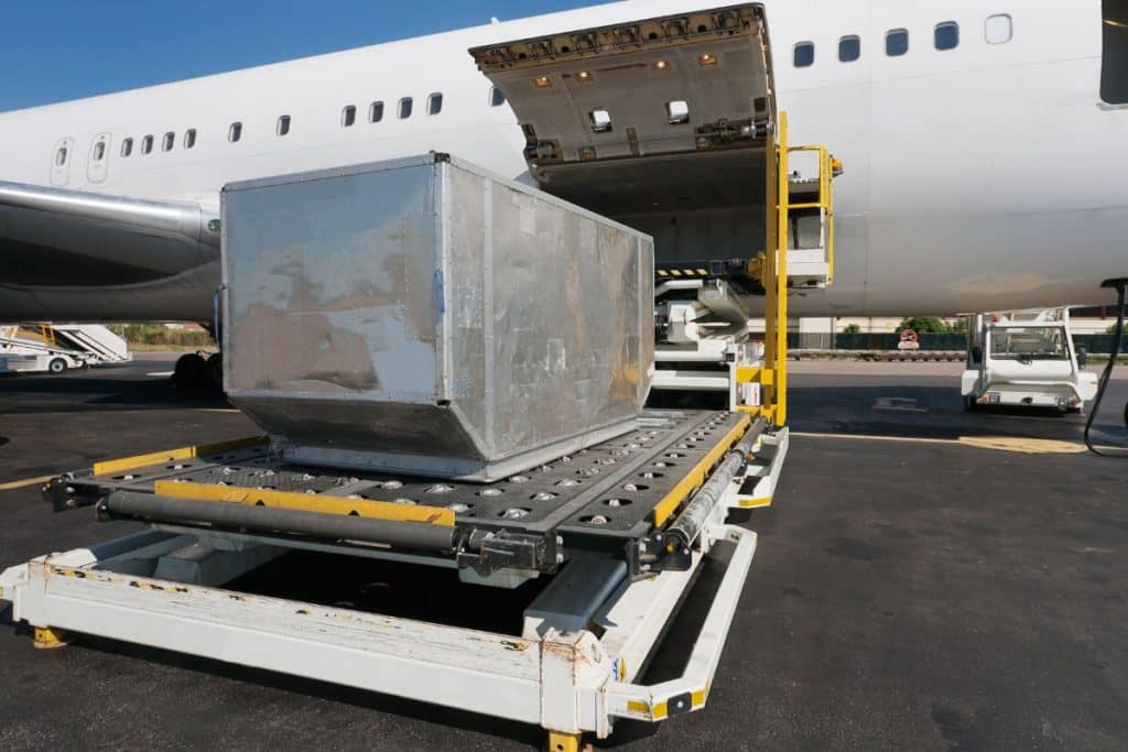 Loading a cargo air charter